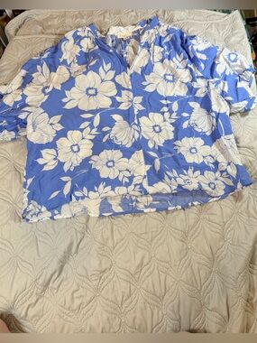 Easel Oversized Floral Tunic Top Blue White Resort Beachy Blouse